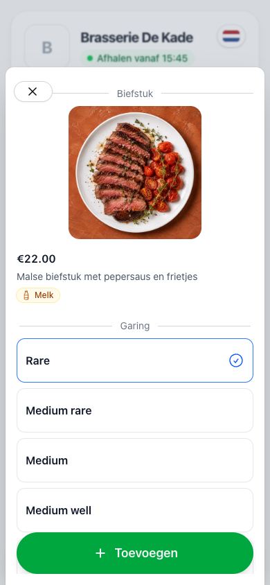 Een gast kiest hoe de biefstuk gebakken moet worden